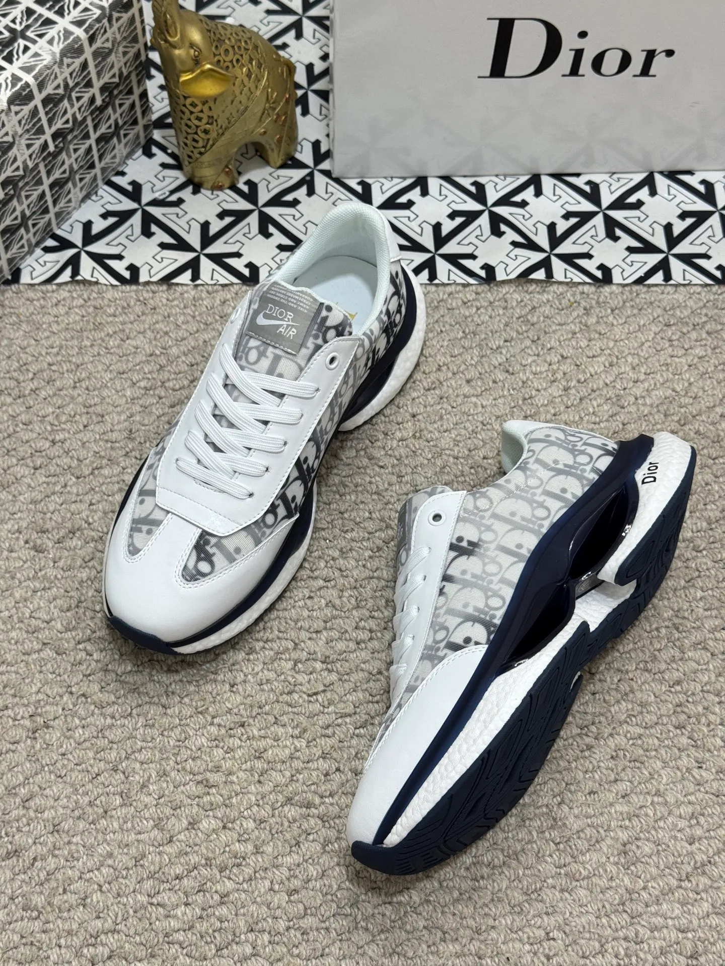 Men's shoes 💰440 [New model] 🐬🐬Original quality - Dior The latest model of sports shoes 🎁Casual and fashionable men's shoes 👟Best model 💥Simple and elegant version, exclusive for trendy men. Unique official website new and most brand elements 👑original decoration, imported cowhide stitching with classic fabrics, fashionable and generous accessories, ✅foamed TPU wear-resistant and taller outsole, light and comfortable. Size: 38-44 (45 customized